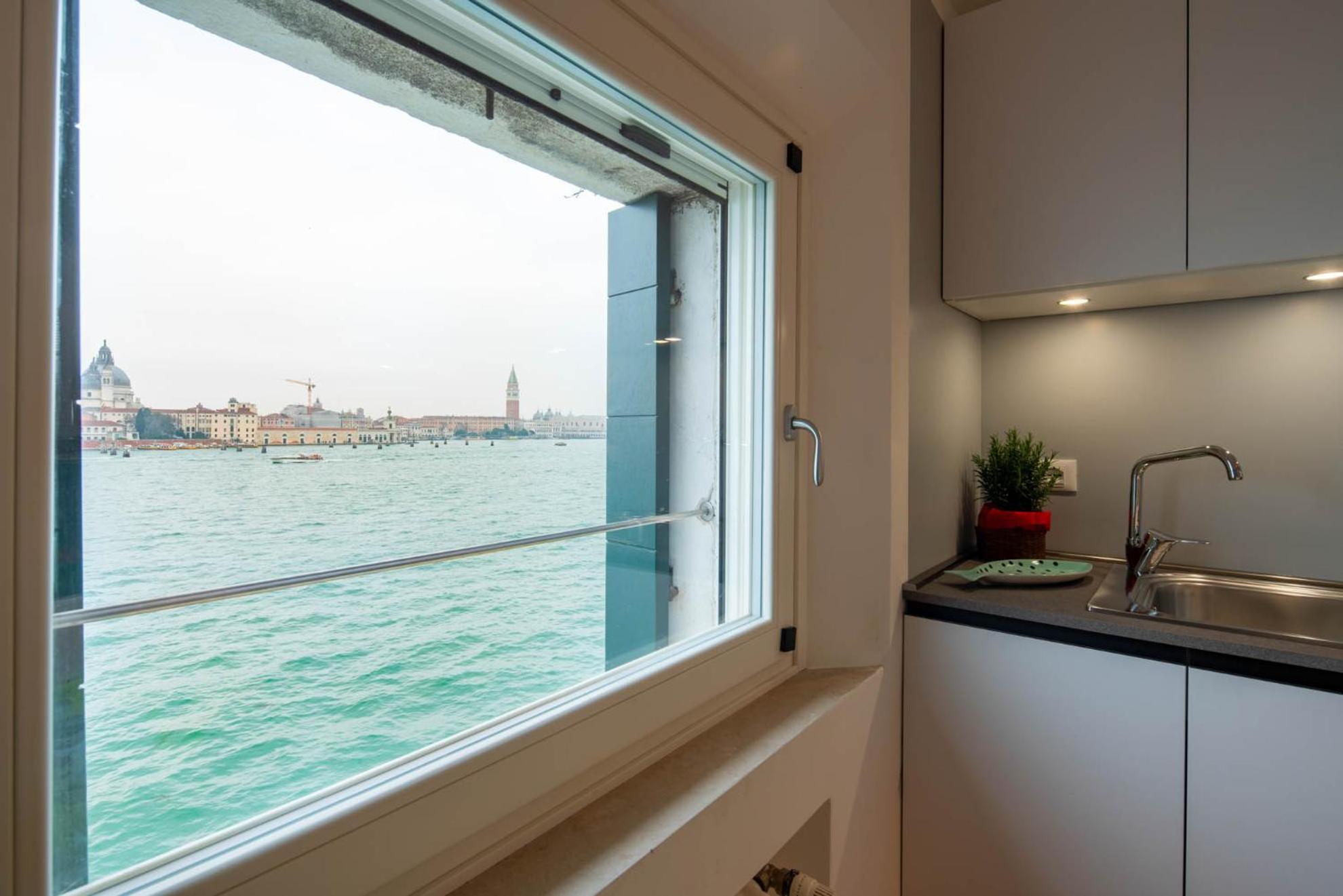 Iconic - View In Apartment Venedig
